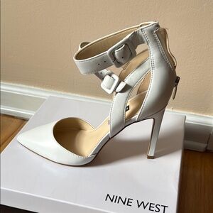 Nine West White Heels with two buckles ankle straps
